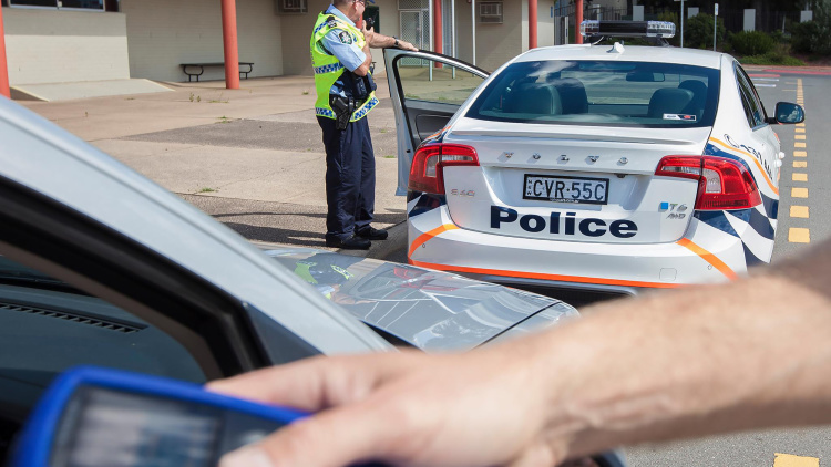 3Volvo S60 Polestar a Prueba para Engancharlo a Policía en Australia - MAKINAS